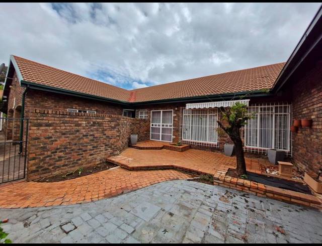 3 BEDROOM SIMPLEX FOR SALE IN BIRCHLEIGH NORTH